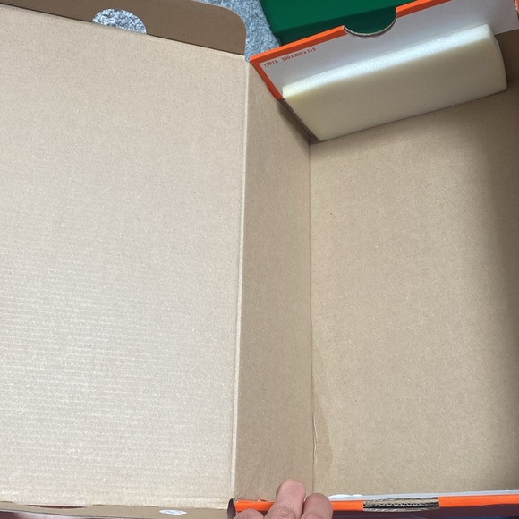 Empty orange Nike shoebox - women’s QUEST 5 size 10 - Picture 16 of 17